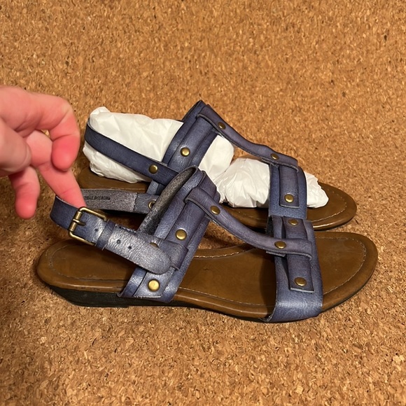 Sandals - Picture 2 of 8